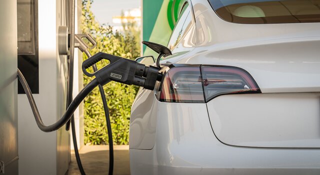 Tesla laden
