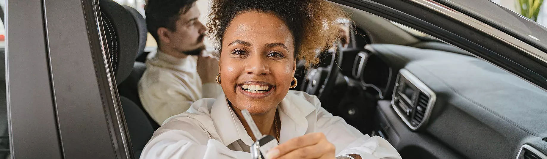 Vrouw juridisch eigendom van auto