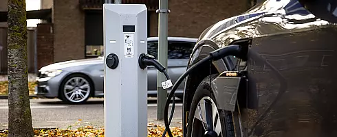 elektrische auto en laadpaal